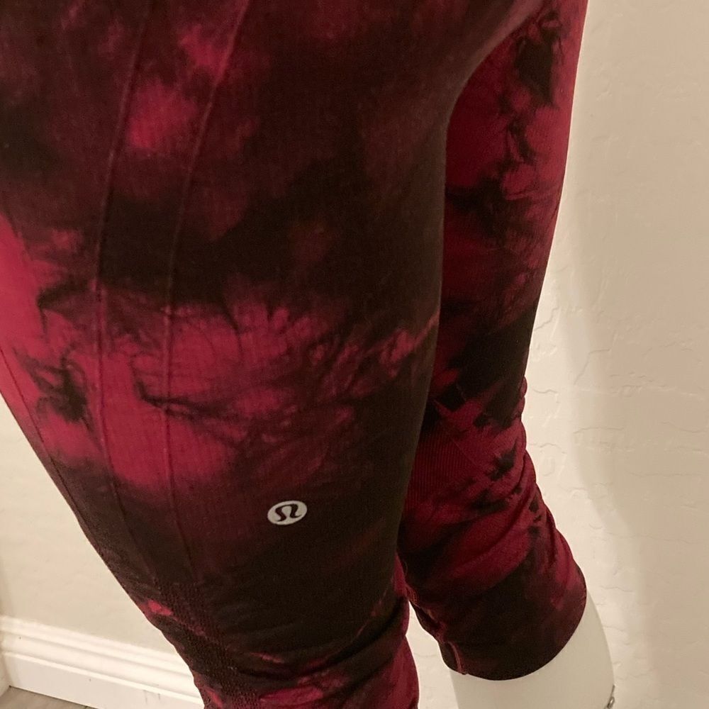 Lululemon In The Flow Crop | Wine Berry/Bordeaux Drama | Size 8 - Picture 11 of 12